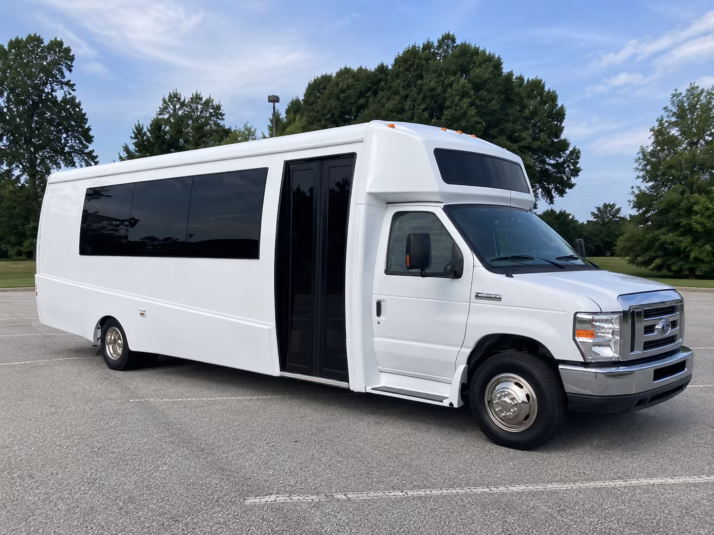 gilroy 18 passenger party bus
